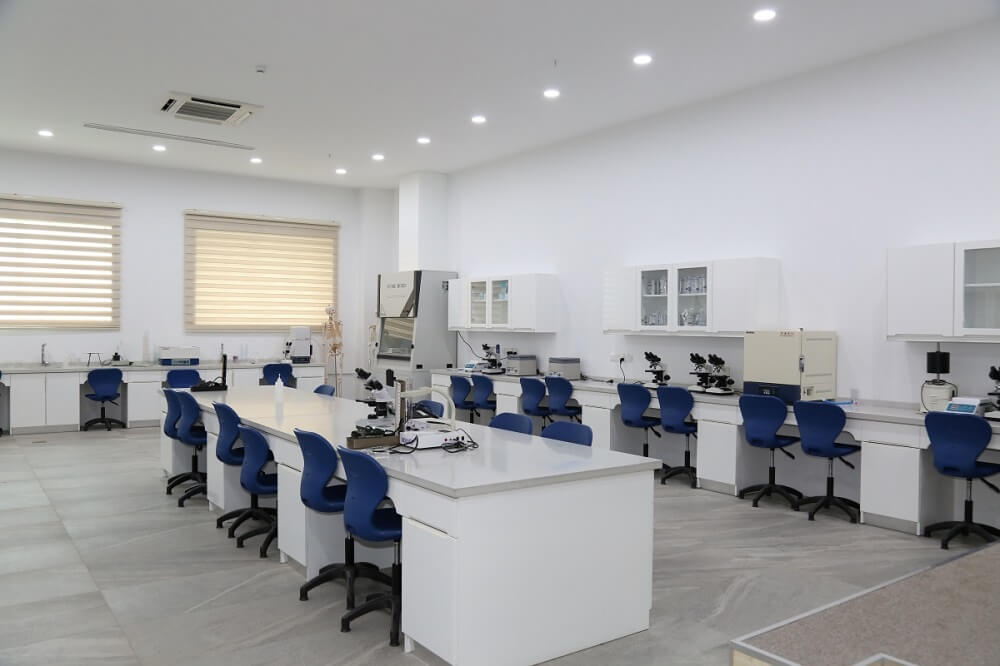 Knowledge University, College of Pharmacy Biology lab