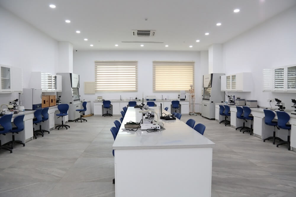 Knowledge University, College of Pharmacy Biology lab