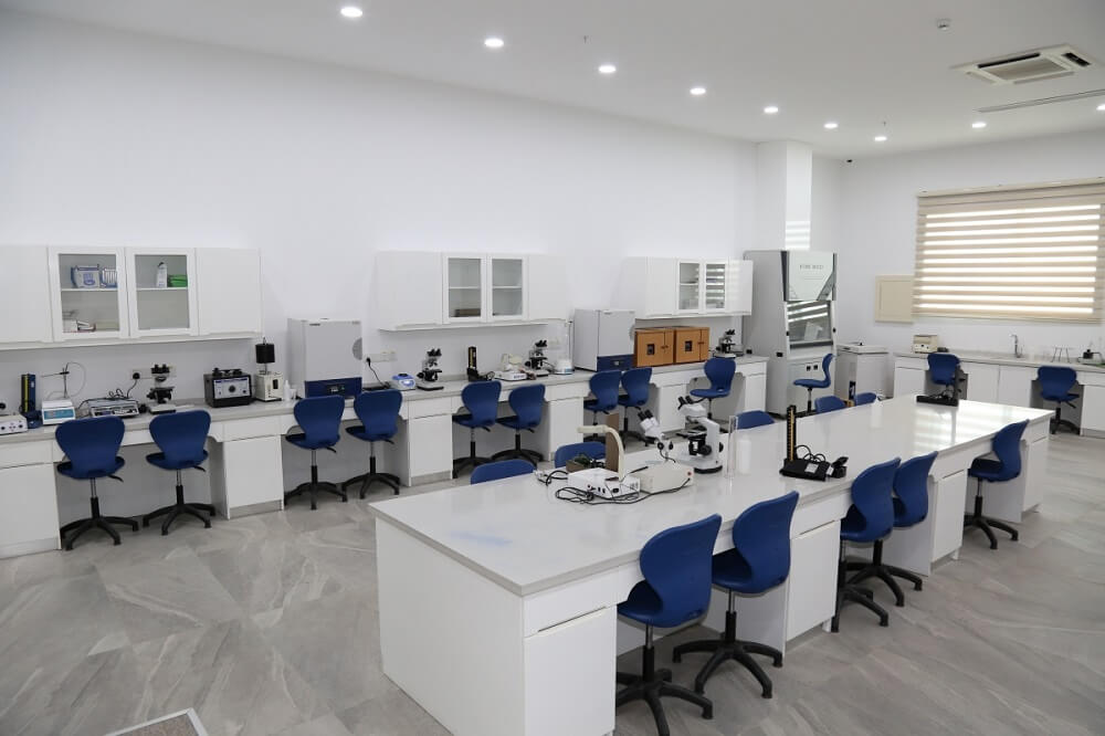 Knowledge University, College of Pharmacy Biology lab