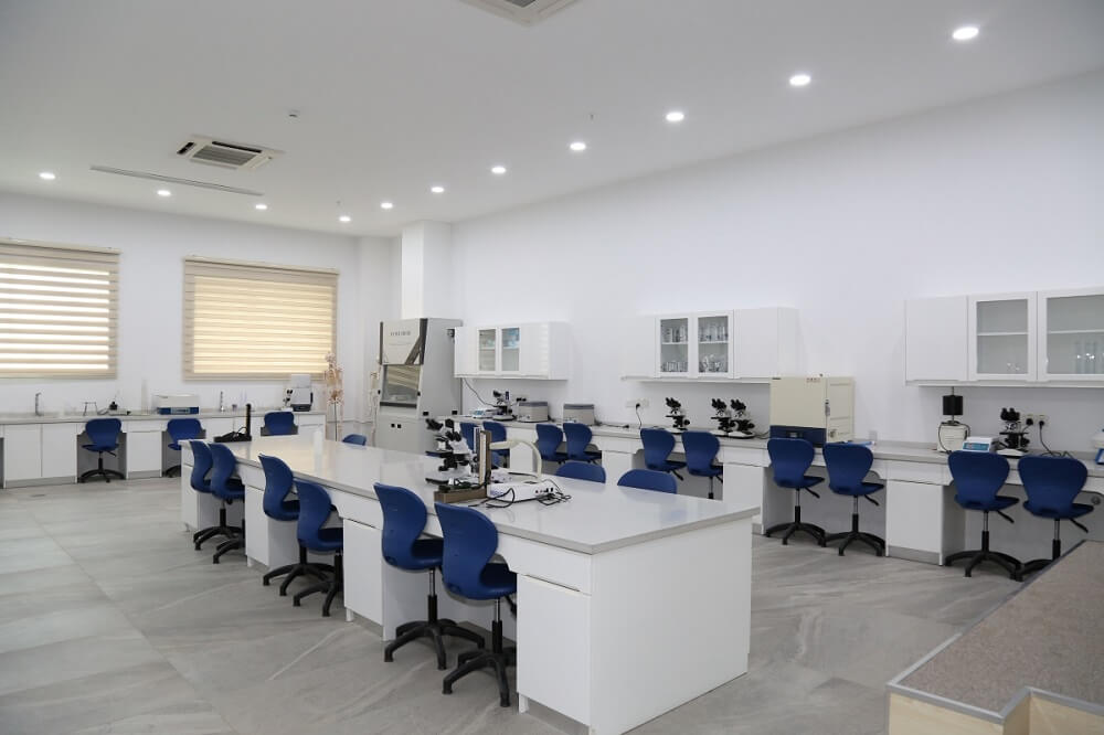 Knowledge University, College of Pharmacy Biology lab