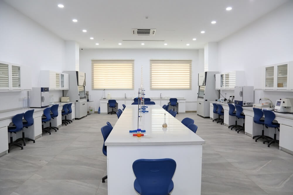 Knowledge University, College of Pharmacy Chemistry lab
