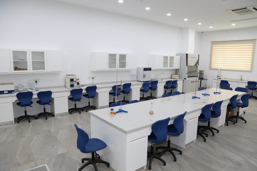 Knowledge University, College of Pharmacy Chemistry lab
