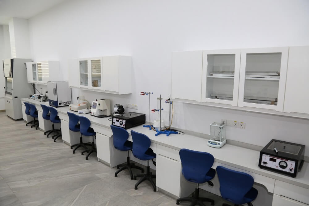 Knowledge University, College of Pharmacy Chemistry lab