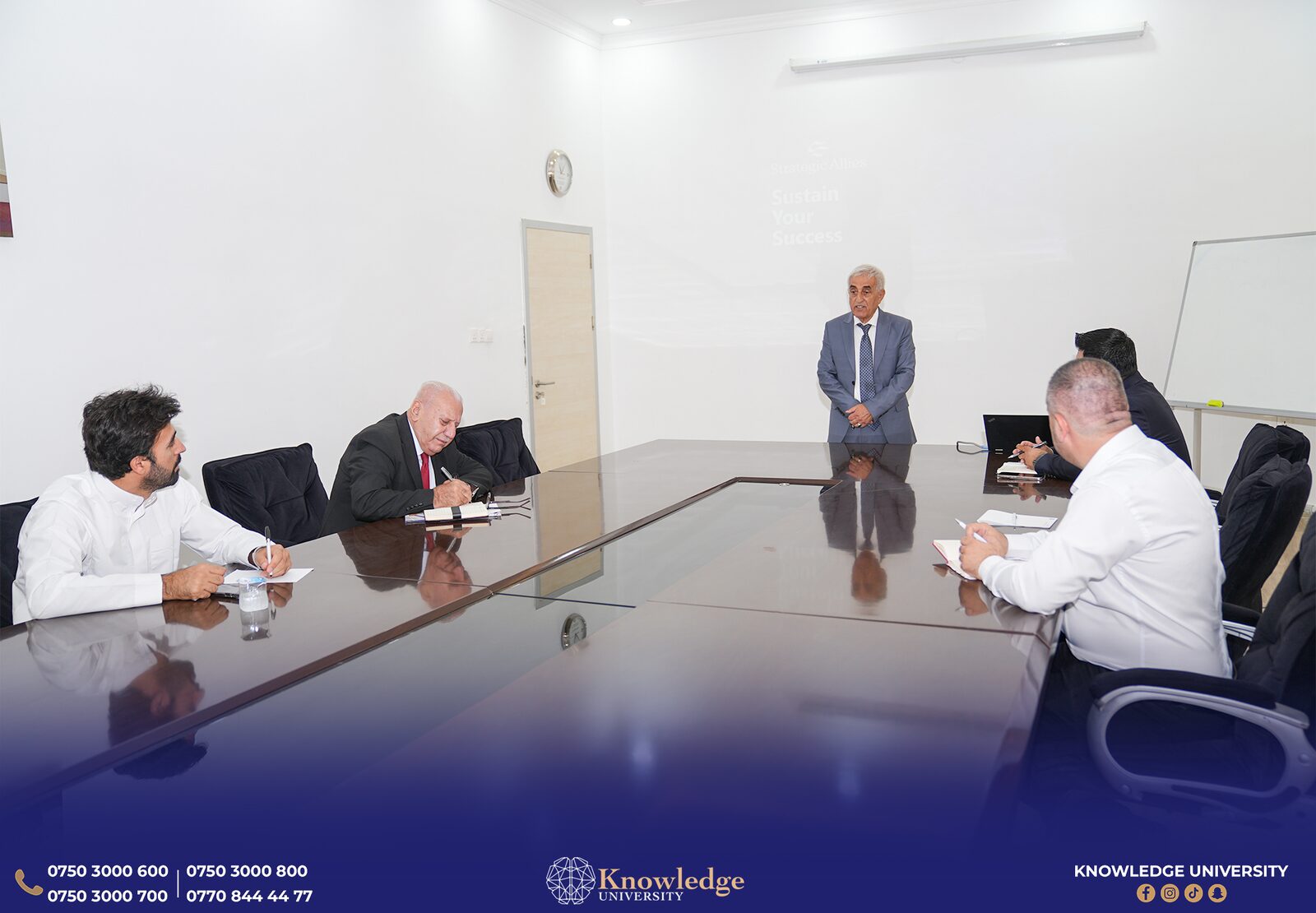  Knowledge University Holds Seminar on Strategic Planning and Leadership Experience